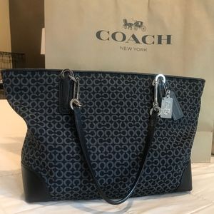 COACH Signature Zip Tote Black